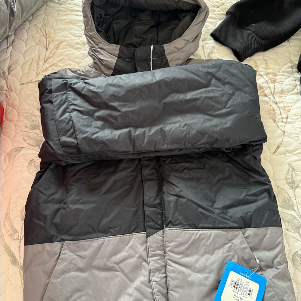 COLUMBIA Kids Black and Gray Hooded Jacket XS (6-7)